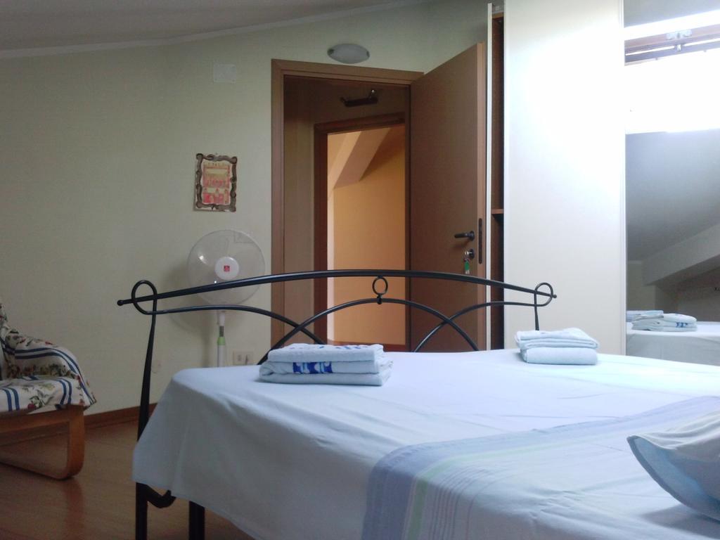 Bed and Breakfast Mansarda Raggio Di Sole Verona Habitación foto